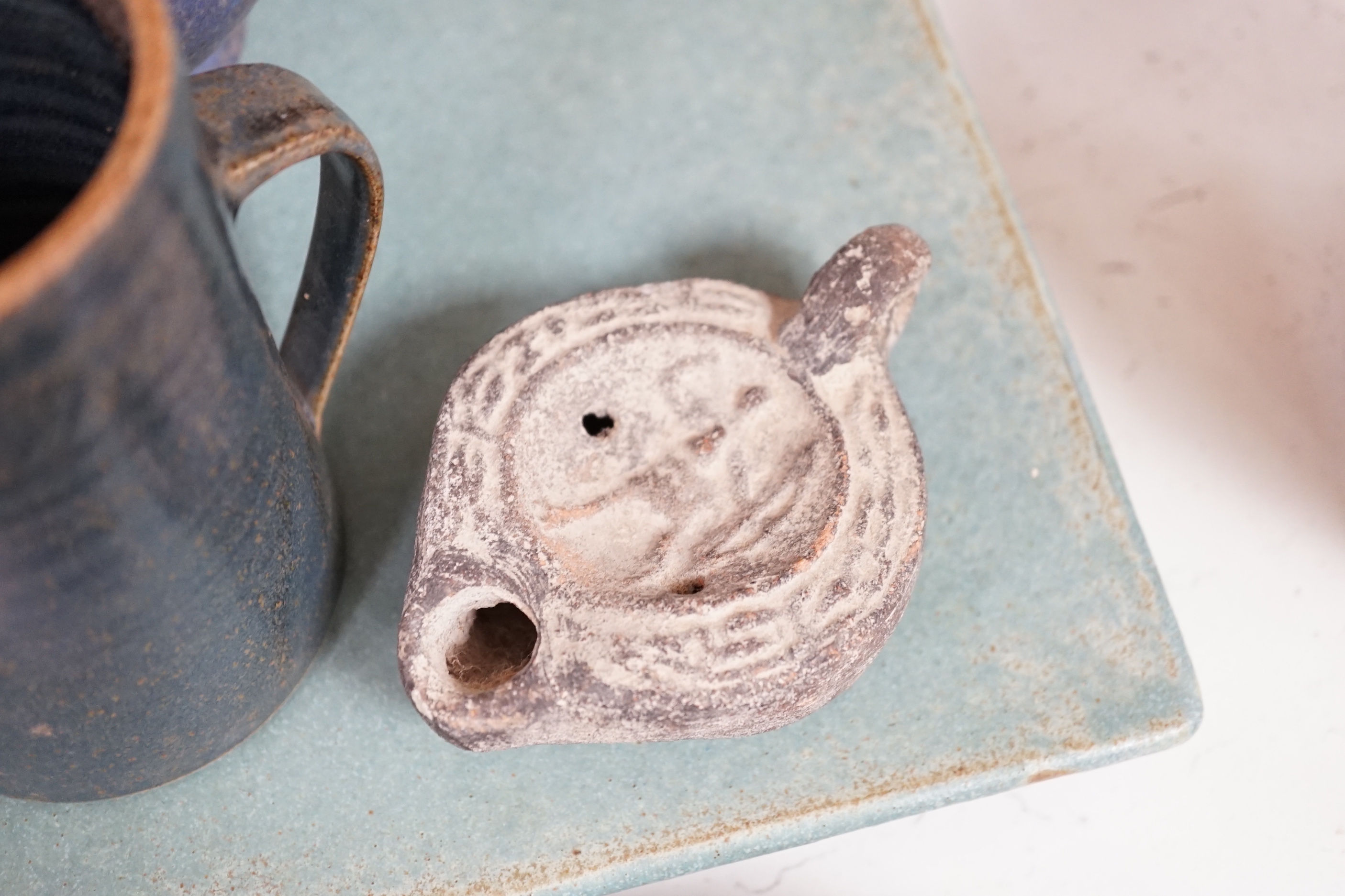 A quantity of mixed studio pottery, two Doulton vases, a large Bourne mug, a Roman style lamp, etc (19)